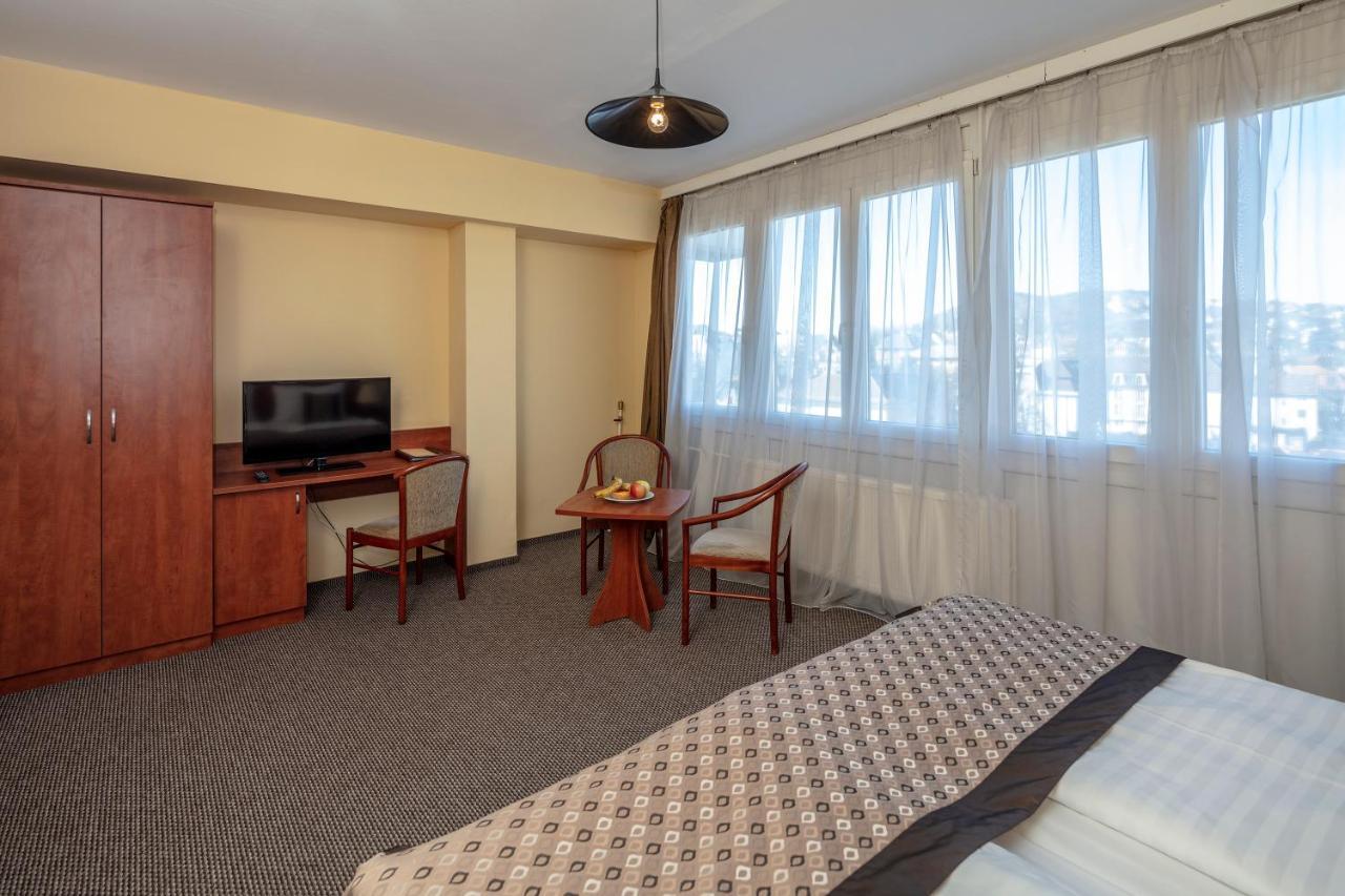 Hotel Charles Budapest Bagian luar foto