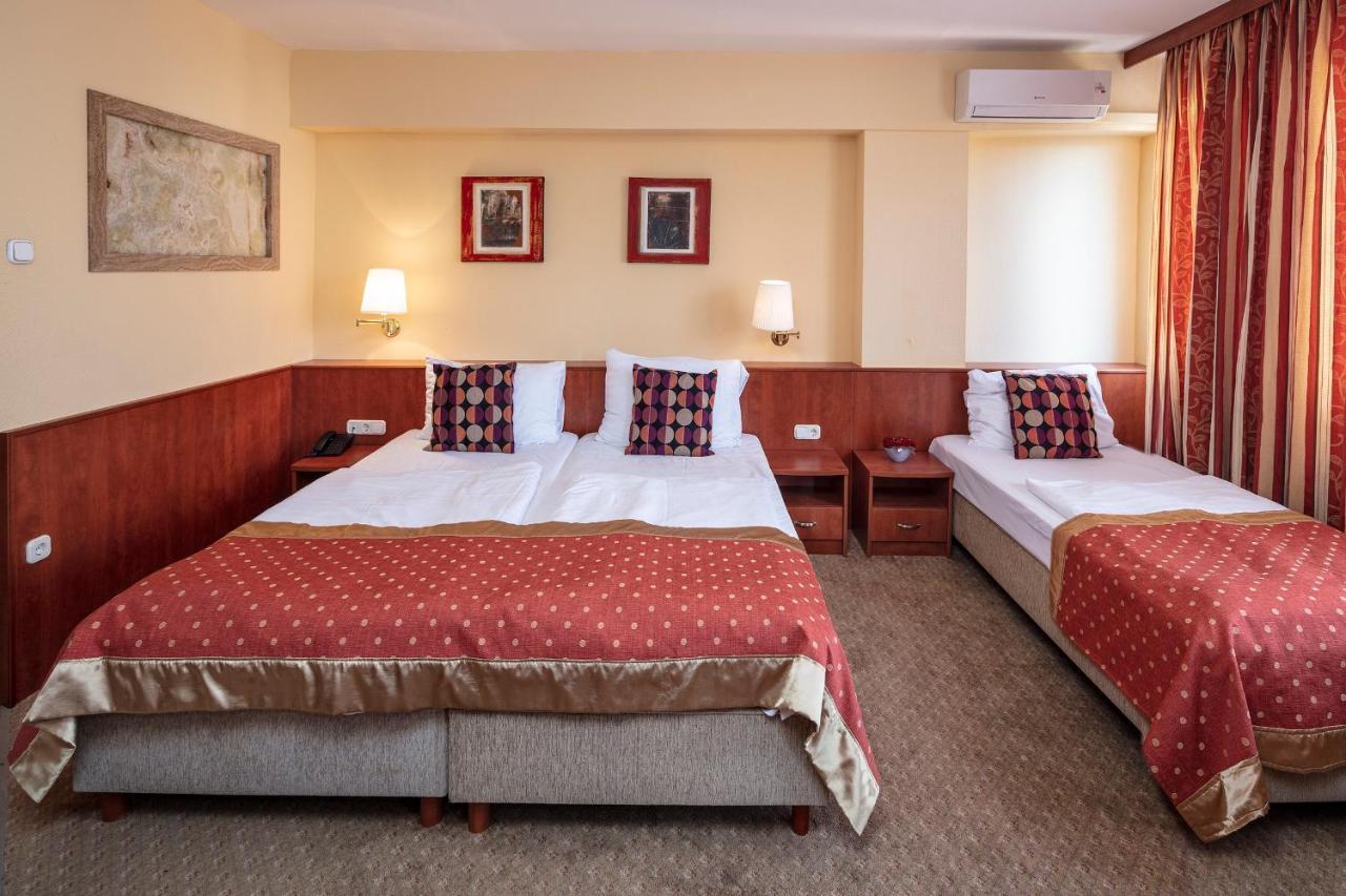 Hotel Charles Budapest Bagian luar foto