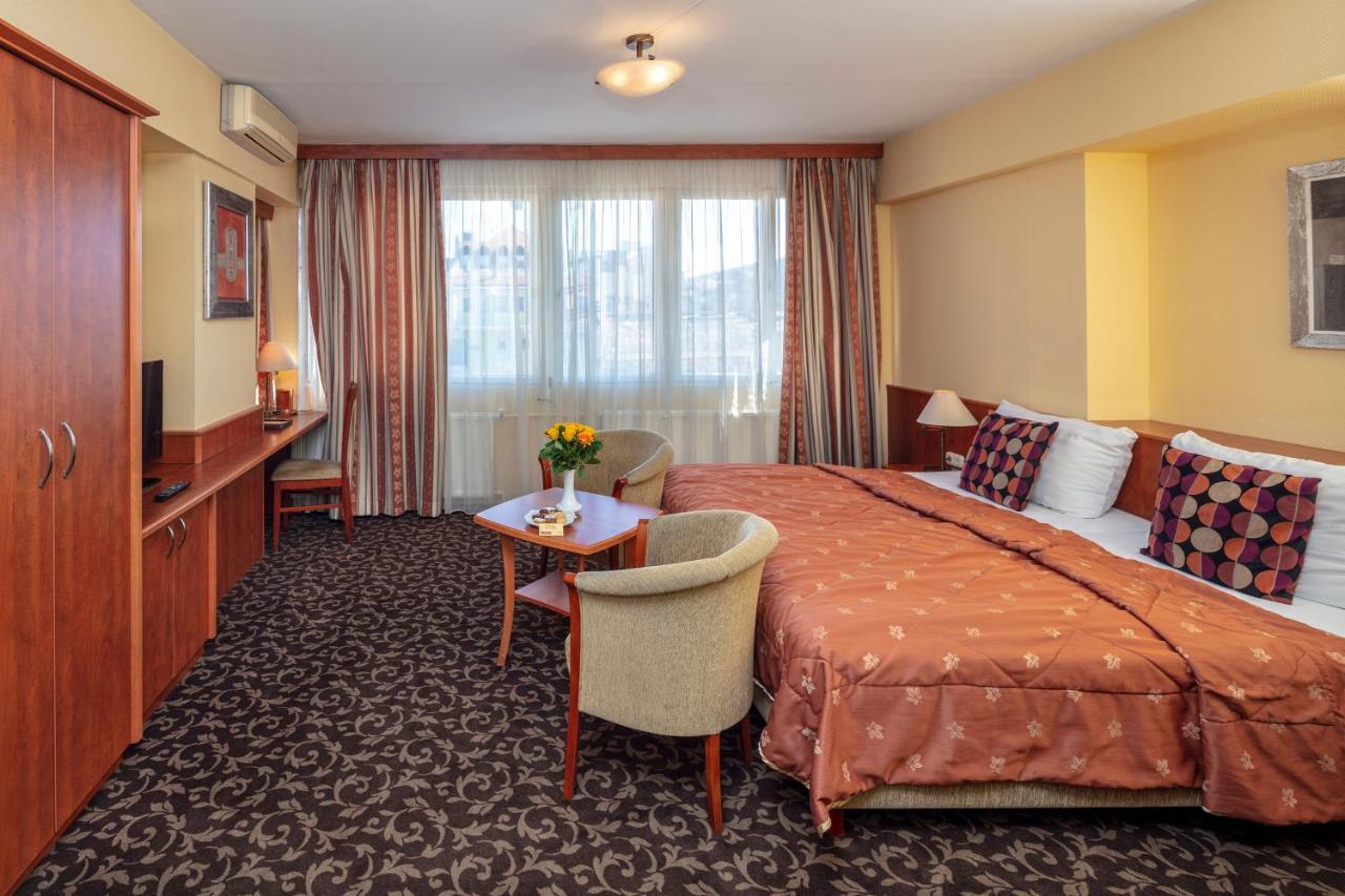 Hotel Charles Budapest Bagian luar foto
