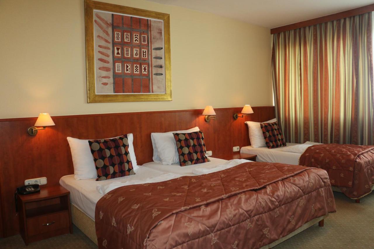Hotel Charles Budapest Bagian luar foto