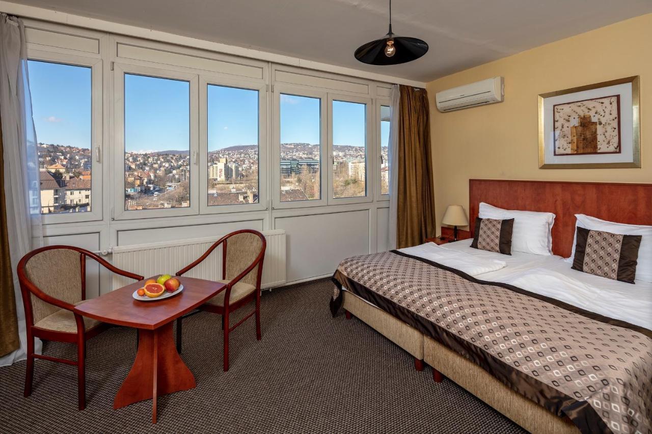 Hotel Charles Budapest Bagian luar foto