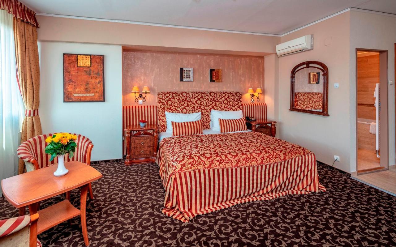 Hotel Charles Budapest Bagian luar foto