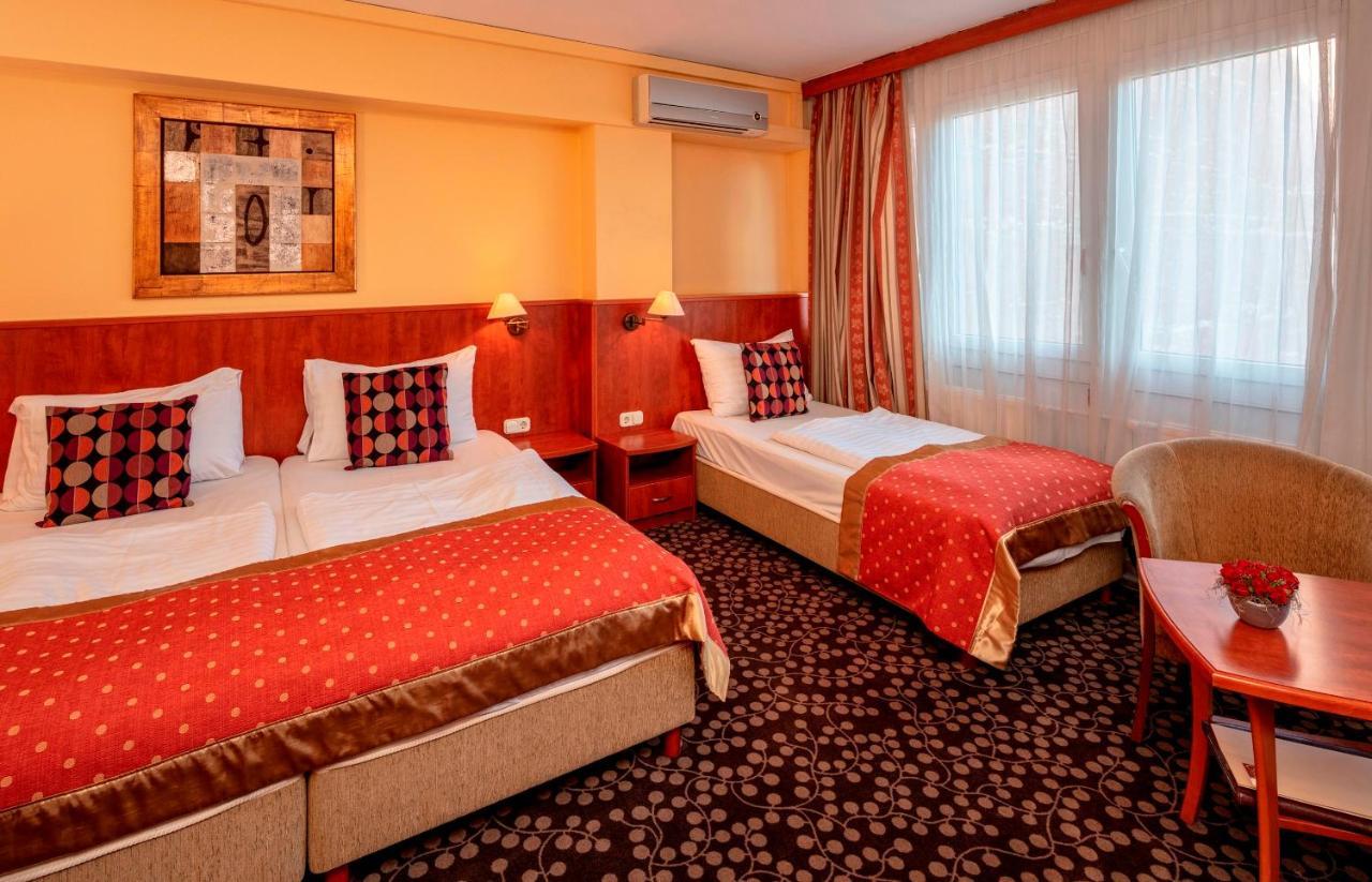 Hotel Charles Budapest Bagian luar foto