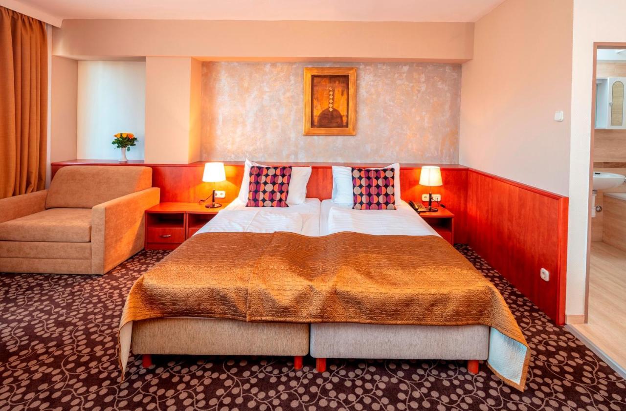 Hotel Charles Budapest Bagian luar foto