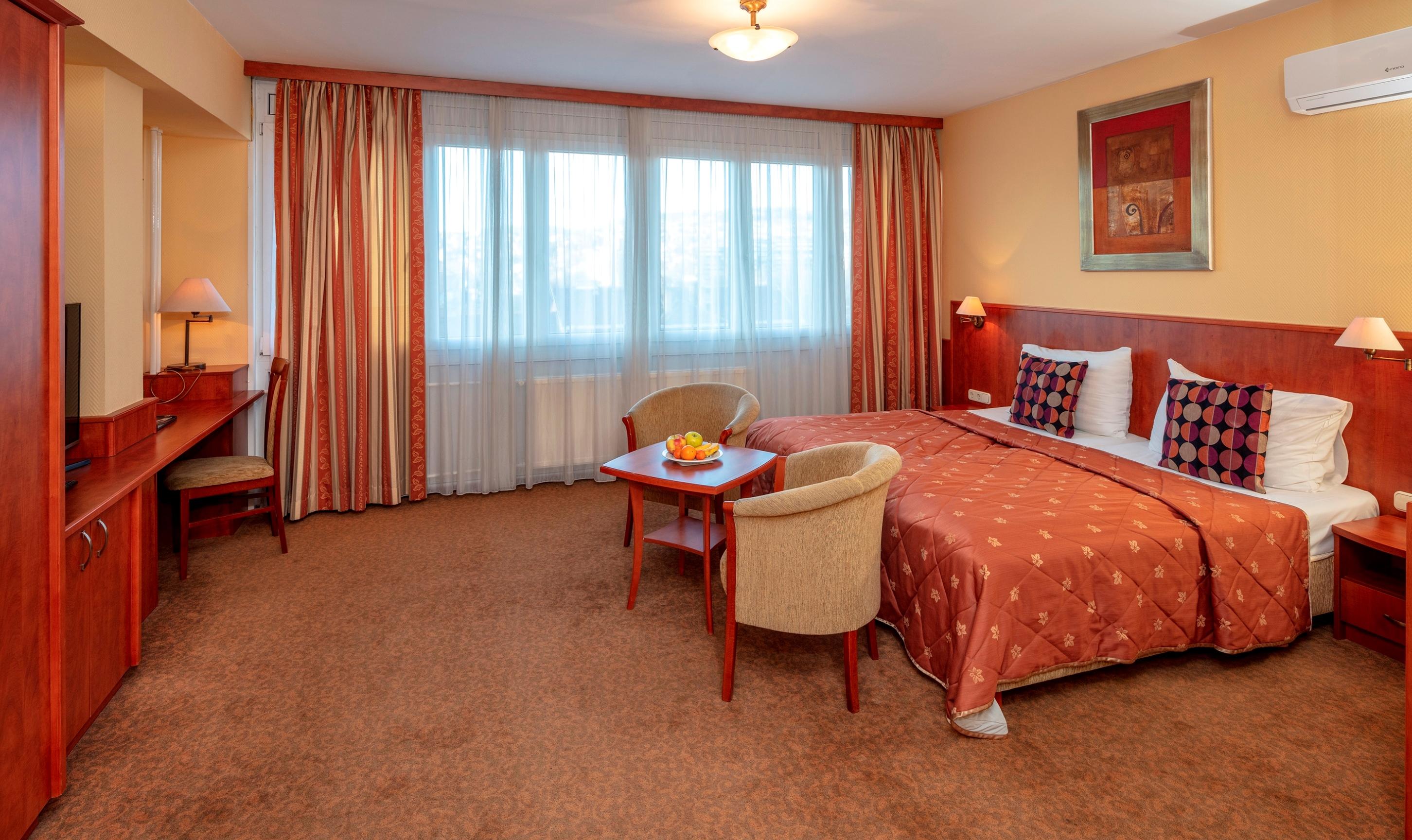 Hotel Charles Budapest Bagian luar foto
