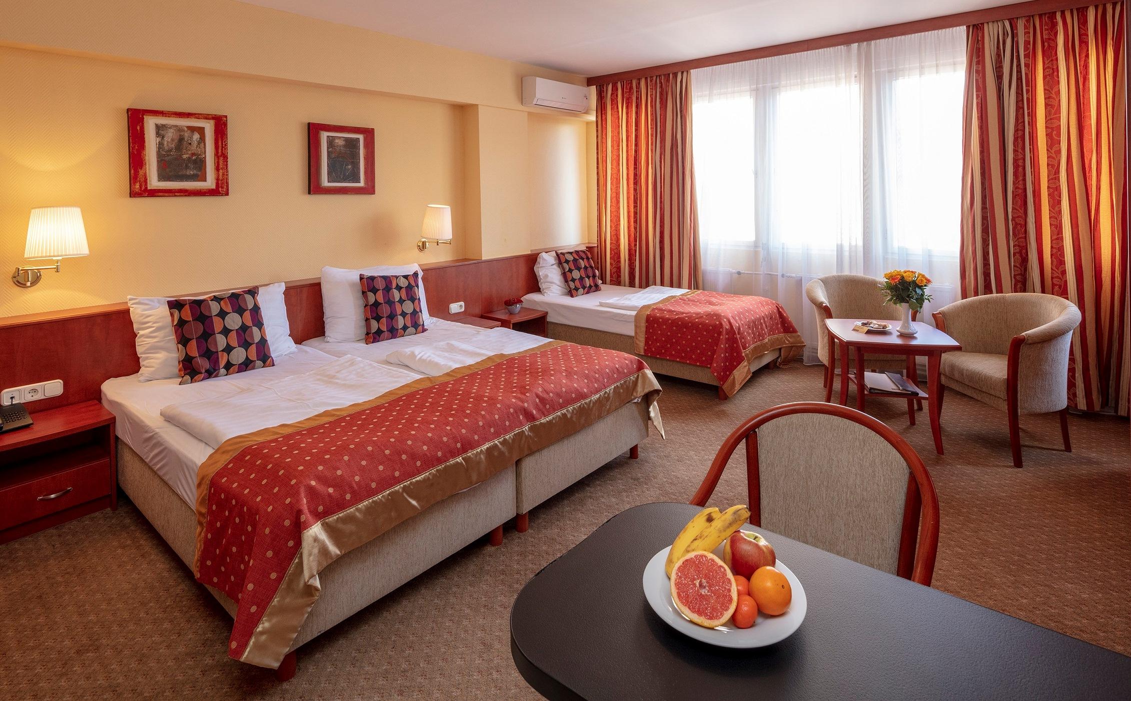 Hotel Charles Budapest Bagian luar foto