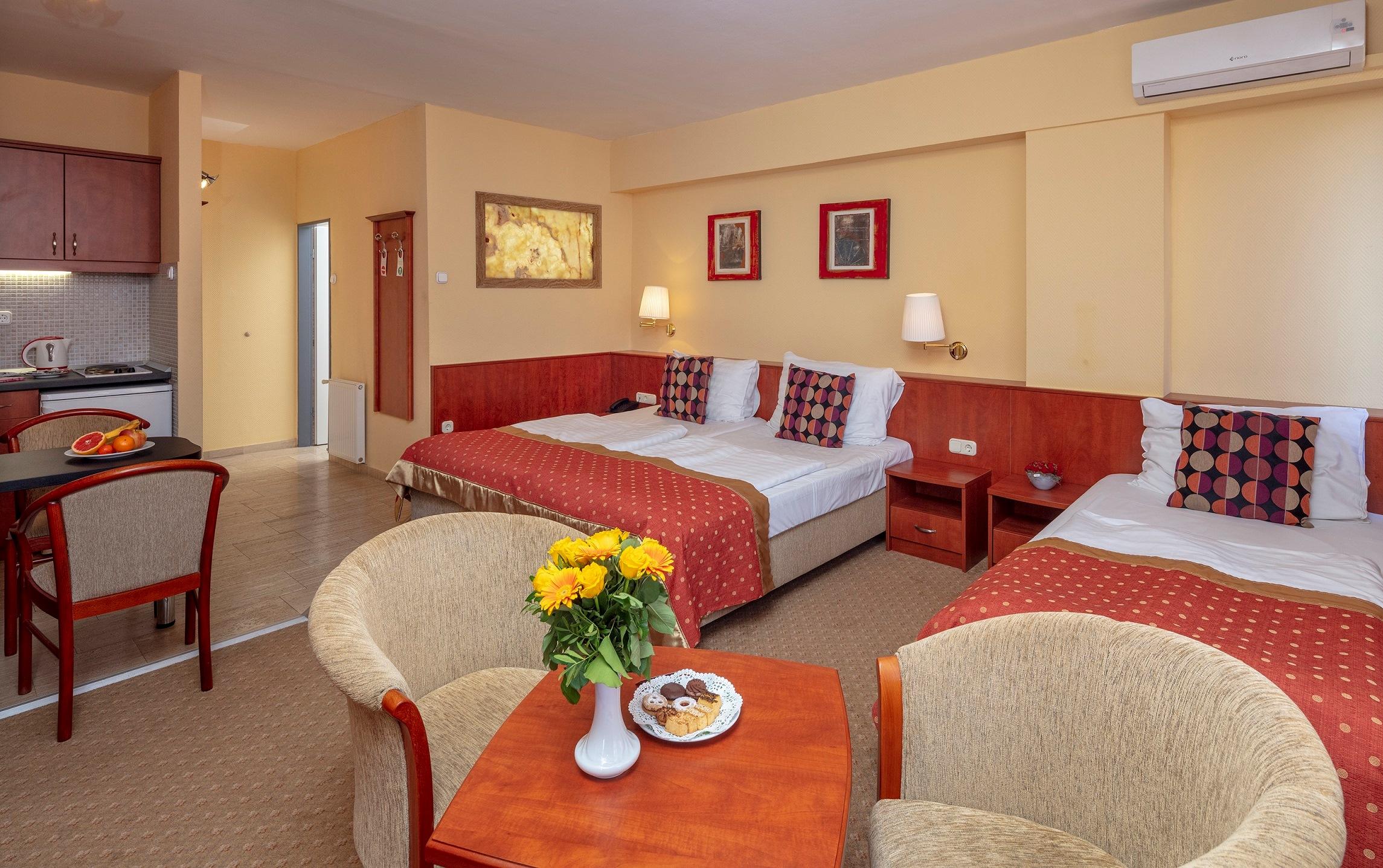 Hotel Charles Budapest Bagian luar foto