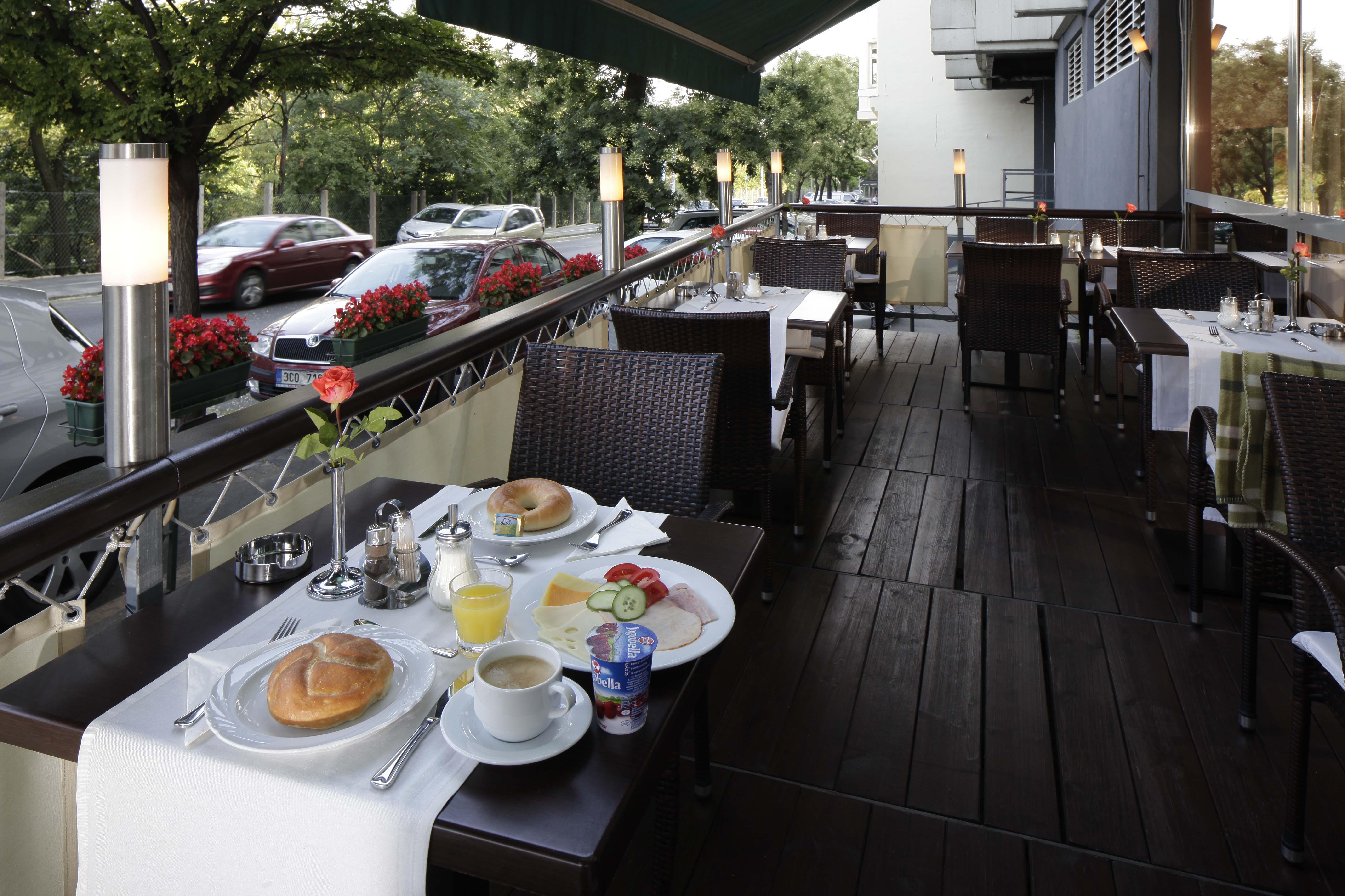 Hotel Charles Budapest Bagian luar foto