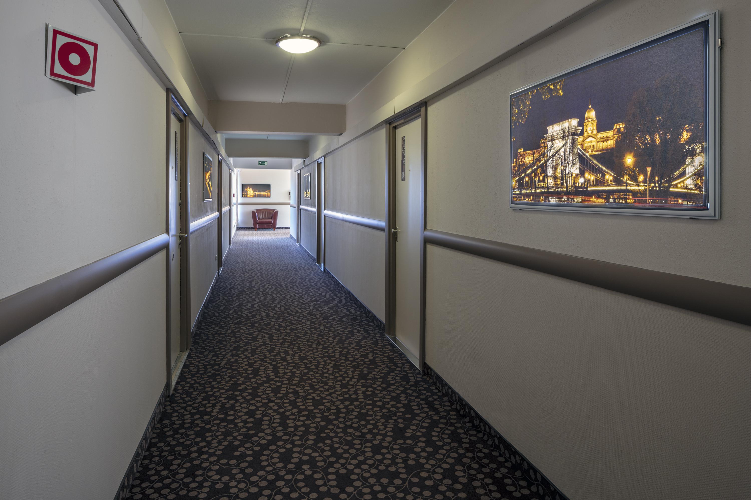 Hotel Charles Budapest Bagian luar foto