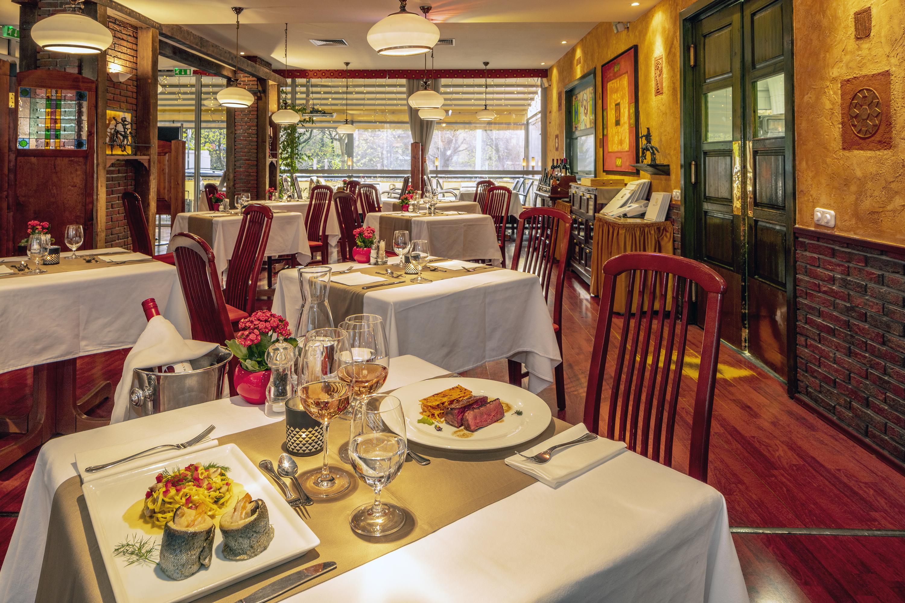 Hotel Charles Budapest Bagian luar foto