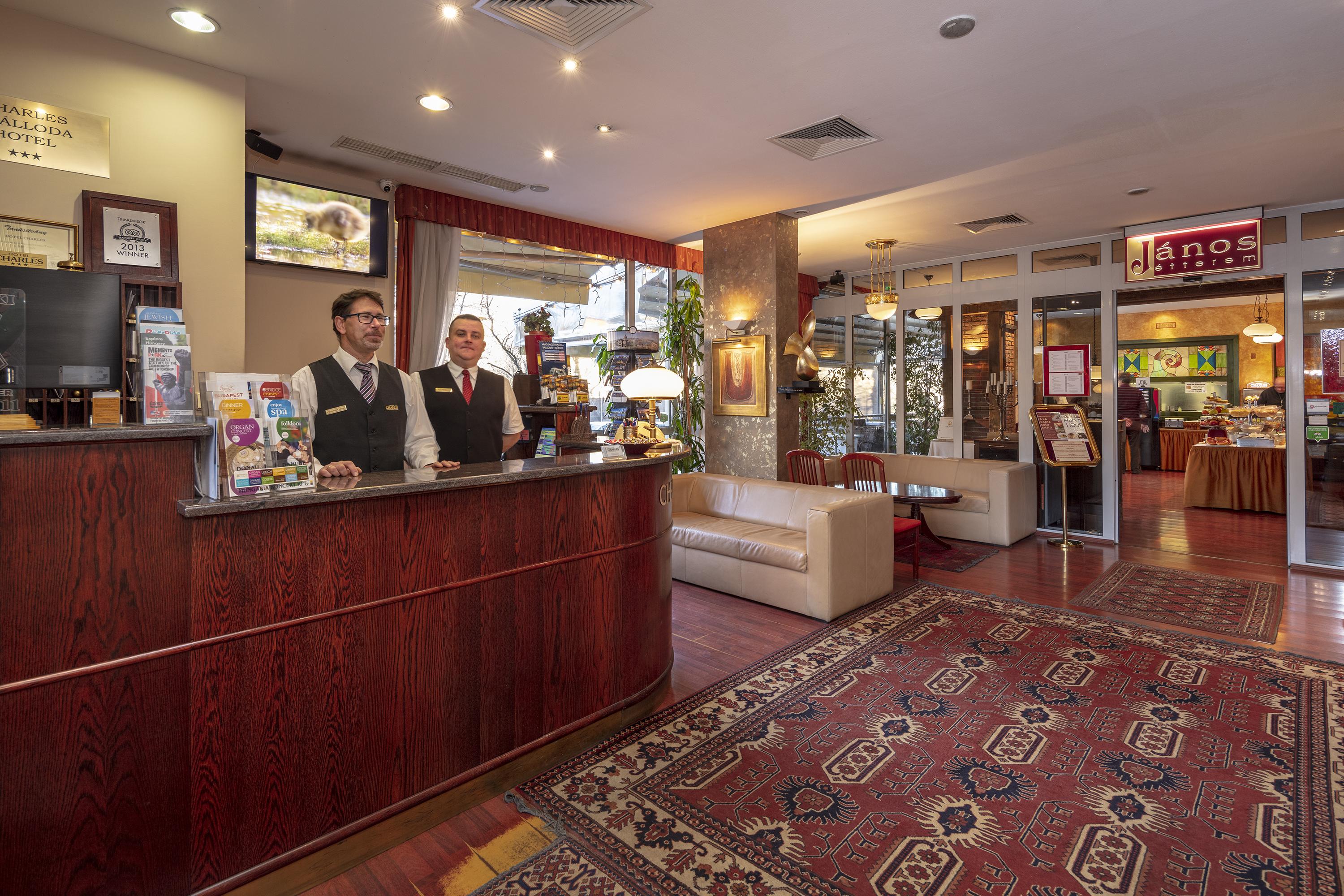 Hotel Charles Budapest Bagian luar foto