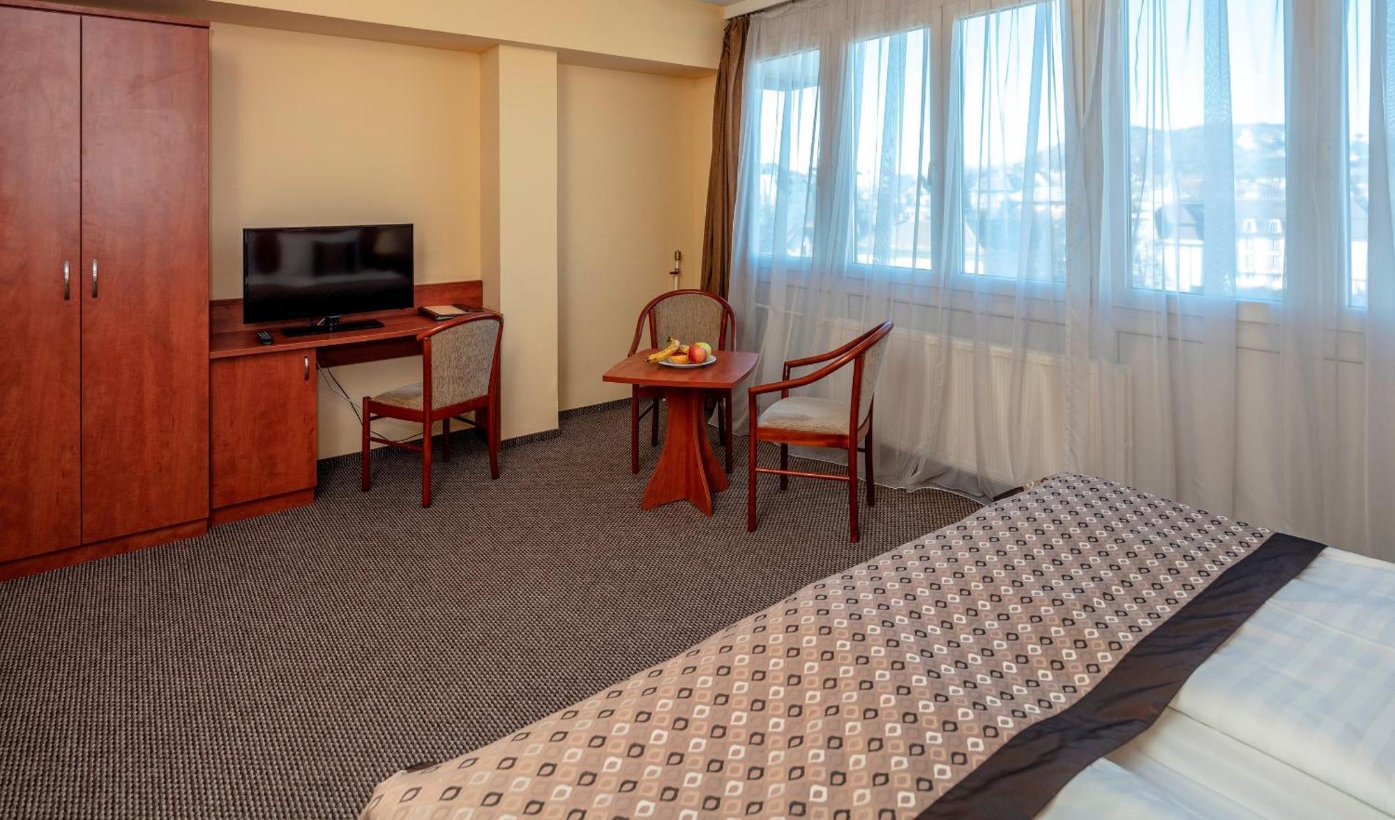 Hotel Charles Budapest Bagian luar foto